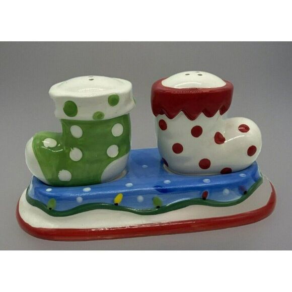 Christmas‎ Salt & Pepper Set   Stockings set on a plate - Picture 1 of 5